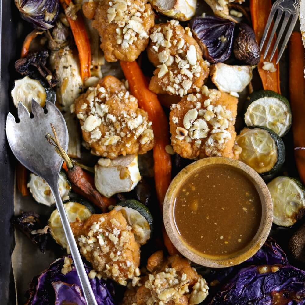 Glazurowane HIT&SPICY BITES z pieczonymi warzywami i luizjańskim sosem ananasowym